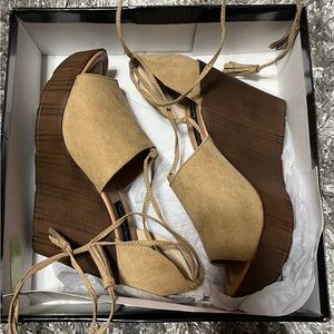 Zoe women’s wedge tie up heel